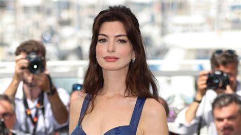 anne hathaway bikini|Anne Hathaway sparks reaction in unexpected bikini top